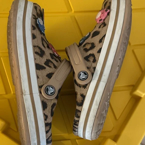 CROCS Leopard Print Clogs with Fun Charms - Picture 4 of 7